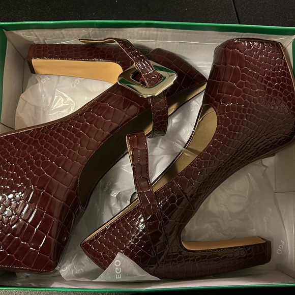 Sz 11 shoe - Picture 1 of 3